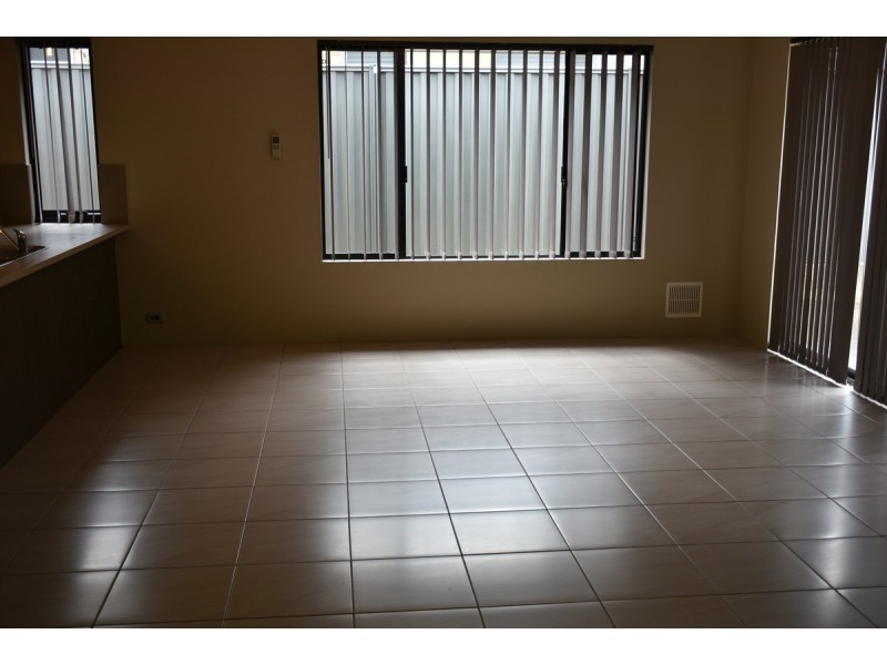 32 babylon Bend, Landsdale WA 6065