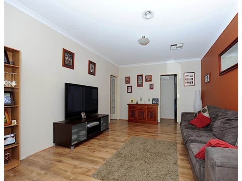 332 Kingsway, Landsdale WA 6065