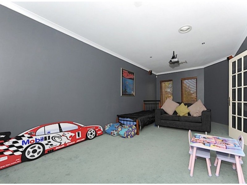 332 Kingsway, Landsdale WA 6065