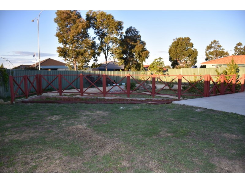 9 Mistletoe Drive, Banksia Grove WA 6031