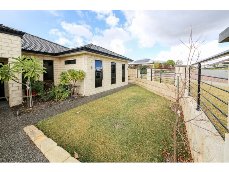 8 Donath View, Landsdale WA 6065