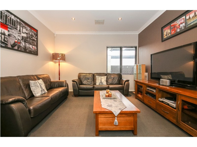 8 Donath View, Landsdale WA 6065