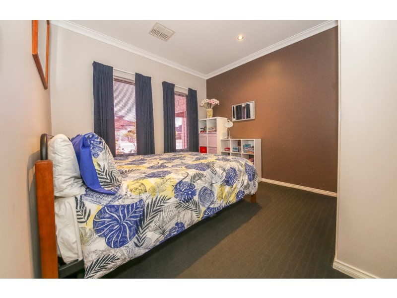 8 Donath View, Landsdale WA 6065