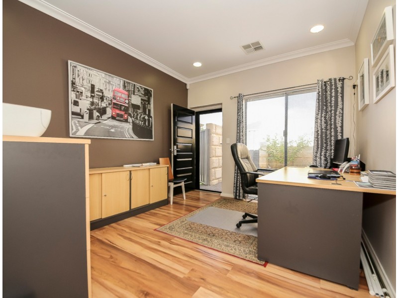 8 Donath View, Landsdale WA 6065