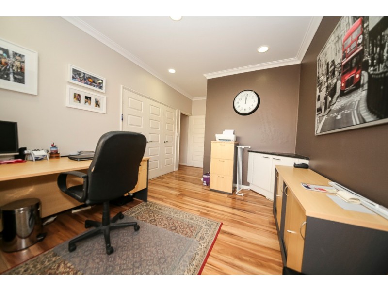 8 Donath View, Landsdale WA 6065