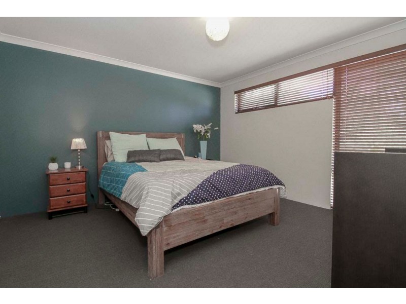 11 Speranza Parkway, Sinagra WA 6065