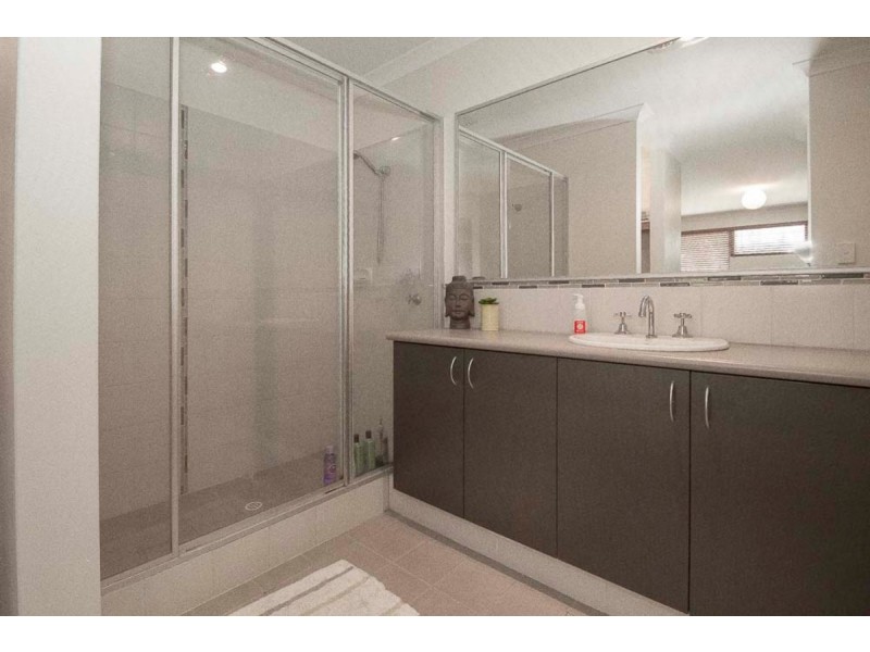 11 Speranza Parkway, Sinagra WA 6065