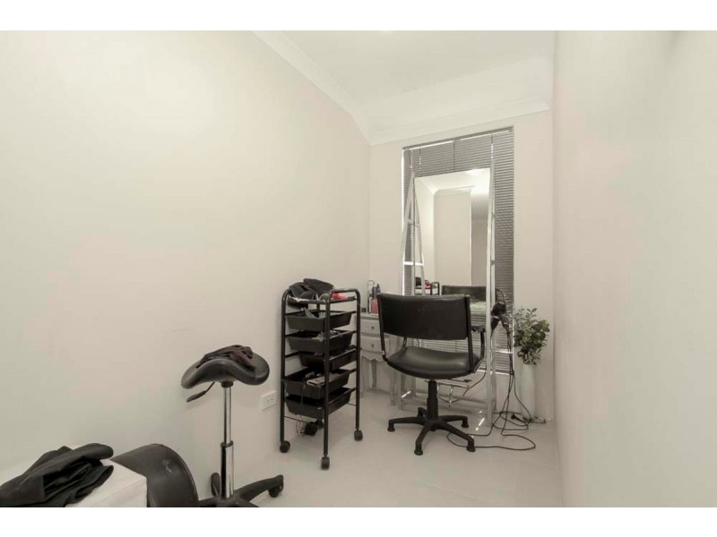 11 Speranza Parkway, Sinagra WA 6065