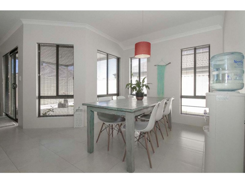 11 Speranza Parkway, Sinagra WA 6065