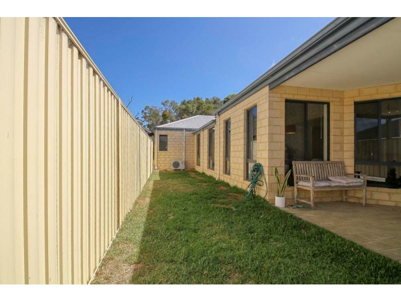 11 Speranza Parkway, Sinagra WA 6065