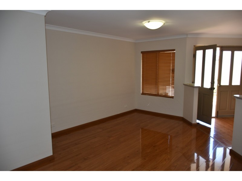 28 Tullow Gardens, Darch WA 6065