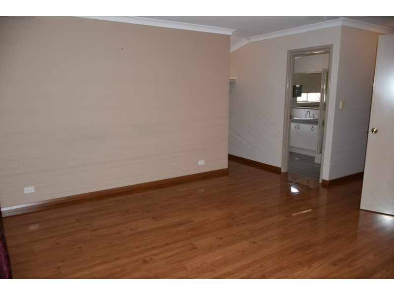 28 Tullow Gardens, Darch WA 6065