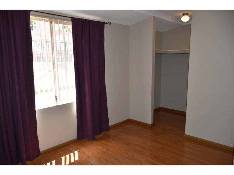 28 Tullow Gardens, Darch WA 6065