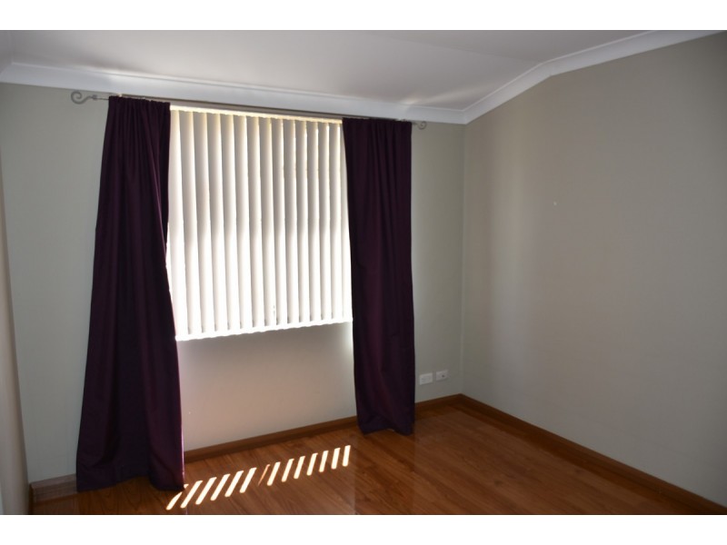 28 Tullow Gardens, Darch WA 6065