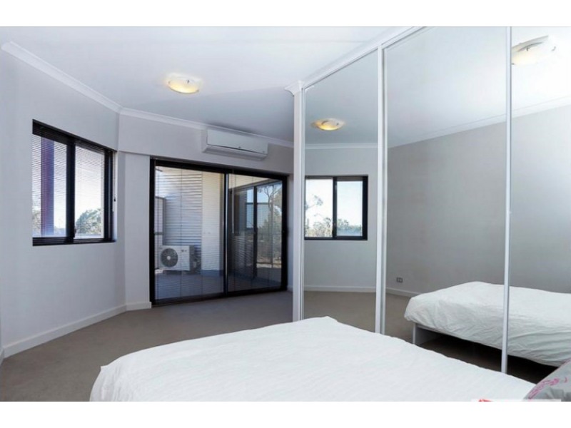 13/1 Walsh Loop, Joondalup WA 6027