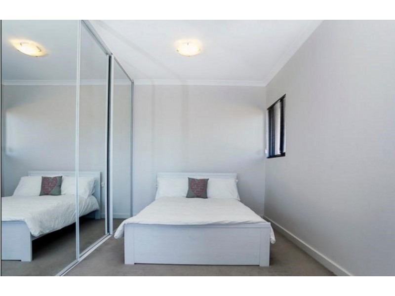 13/1 Walsh Loop, Joondalup WA 6027