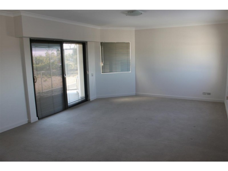 13/1 Walsh Loop, Joondalup WA 6027