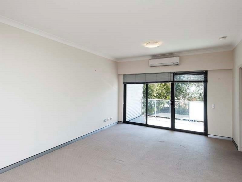 13/1 Walsh Loop, Joondalup WA 6027