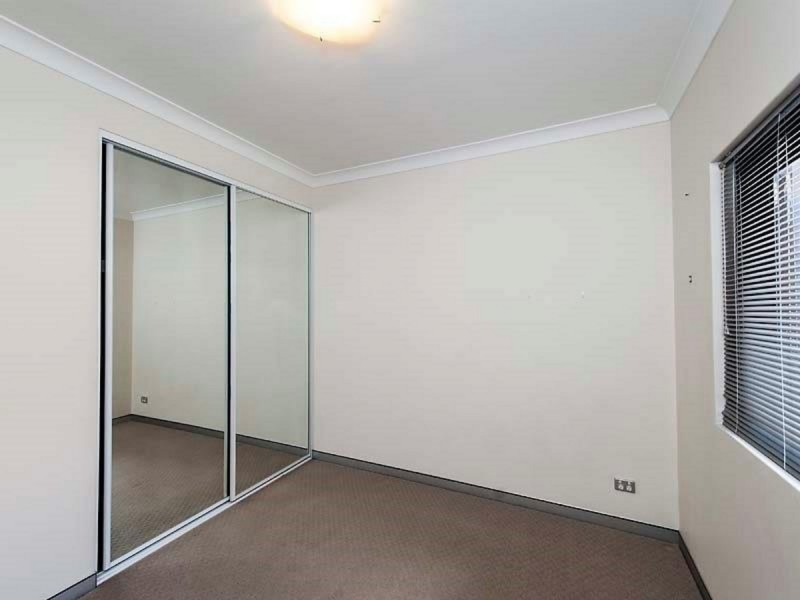 13/1 Walsh Loop, Joondalup WA 6027