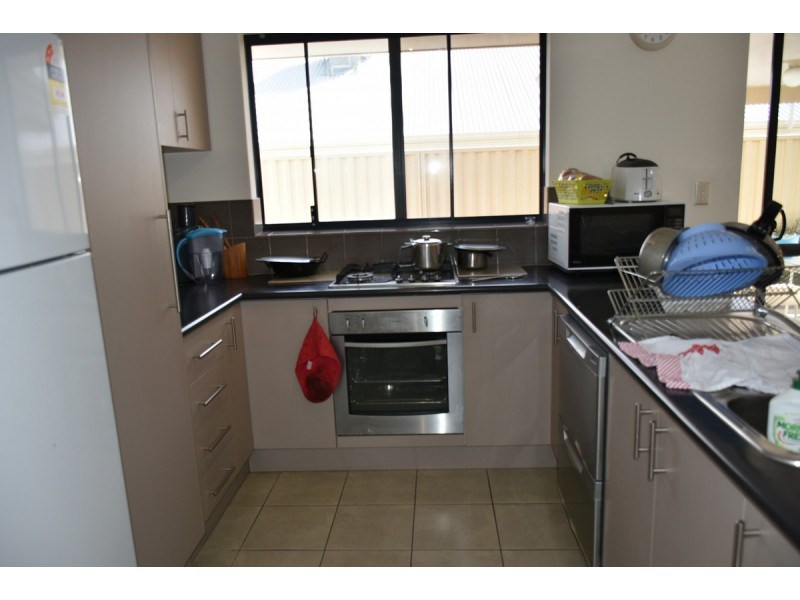 7 Trojan Bend, Madeley WA 6065