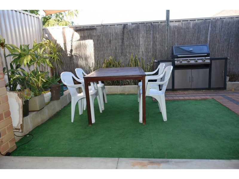 1/11 Priest Road, Landsdale WA 6065