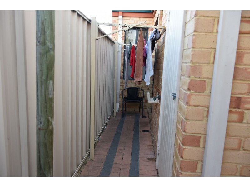 1/11 Priest Road, Landsdale WA 6065