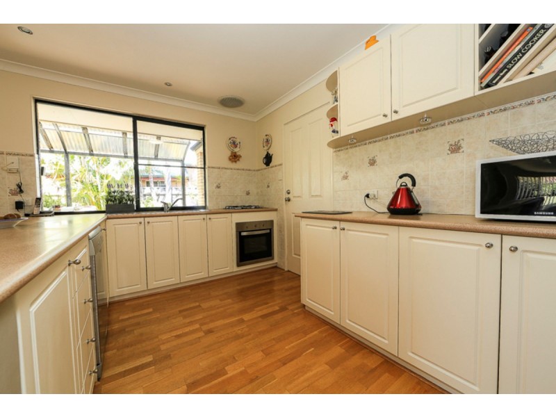 54 Southmead Dve, Landsdale WA 6065