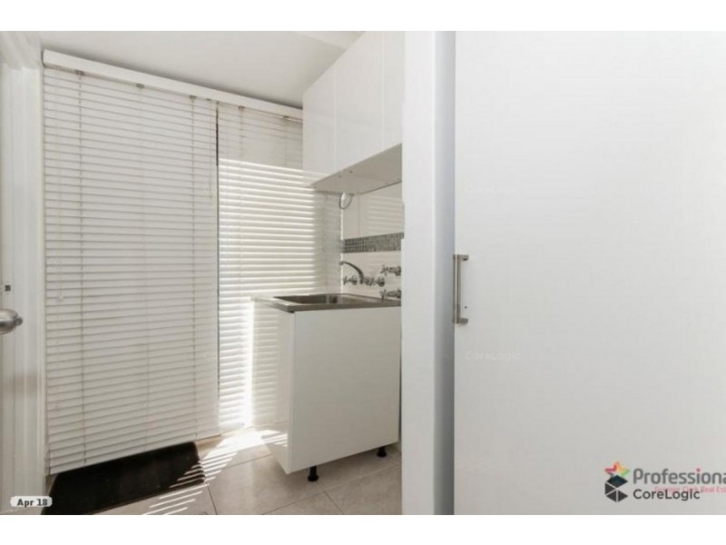 8 Harewood Place, Marangaroo WA 6064