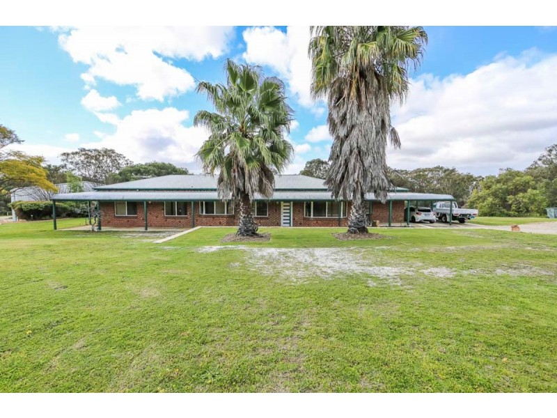 100 Colonial Circle, Gnangara WA 6077