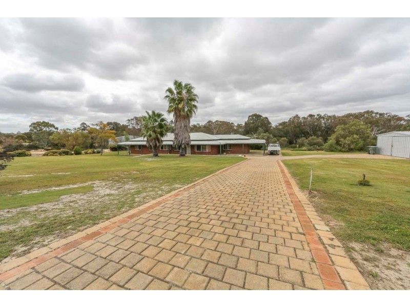 100 Colonial Circle, Gnangara WA 6077