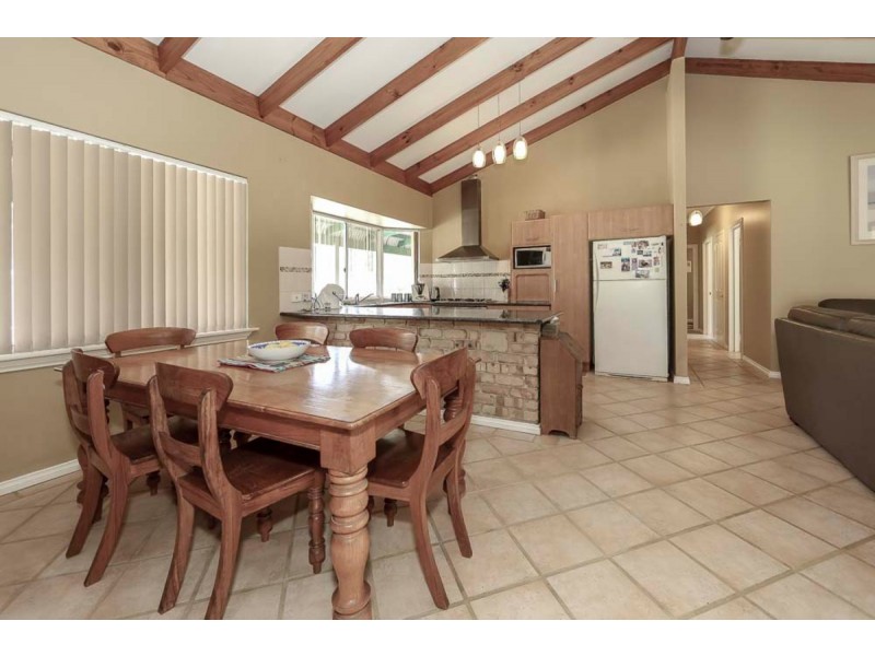 100 Colonial Circle, Gnangara WA 6077