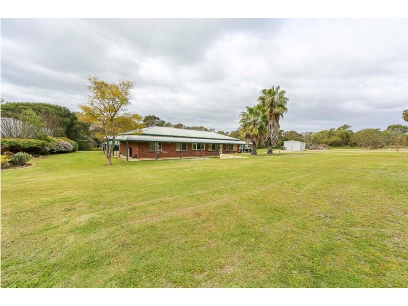 100 Colonial Circle, Gnangara WA 6077