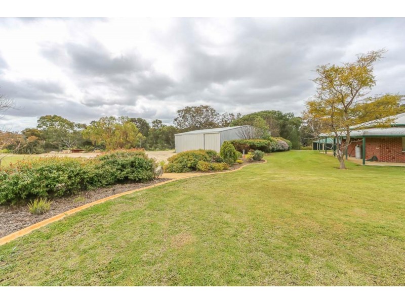100 Colonial Circle, Gnangara WA 6077