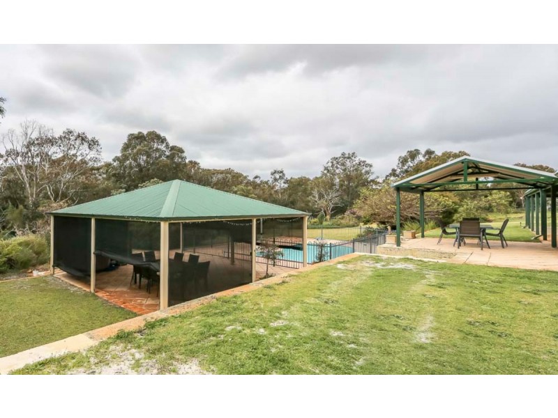 100 Colonial Circle, Gnangara WA 6077