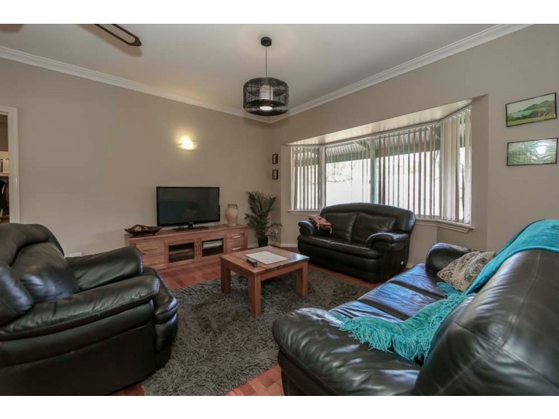 100 Colonial Circle, Gnangara WA 6077