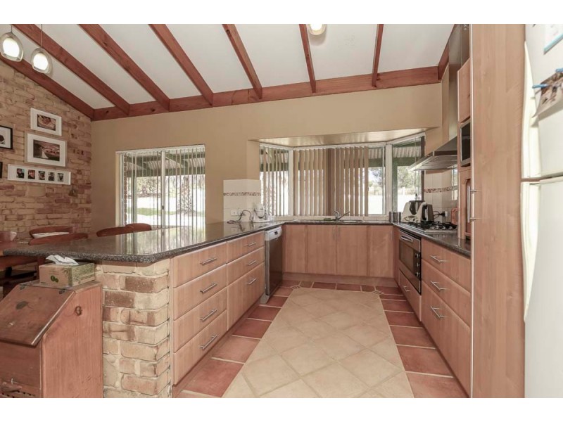 100 Colonial Circle, Gnangara WA 6077