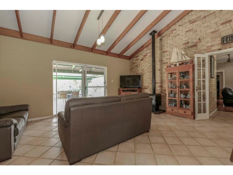 100 Colonial Circle, Gnangara WA 6077