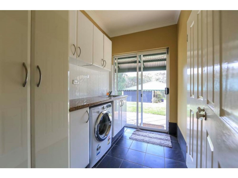 100 Colonial Circle, Gnangara WA 6077