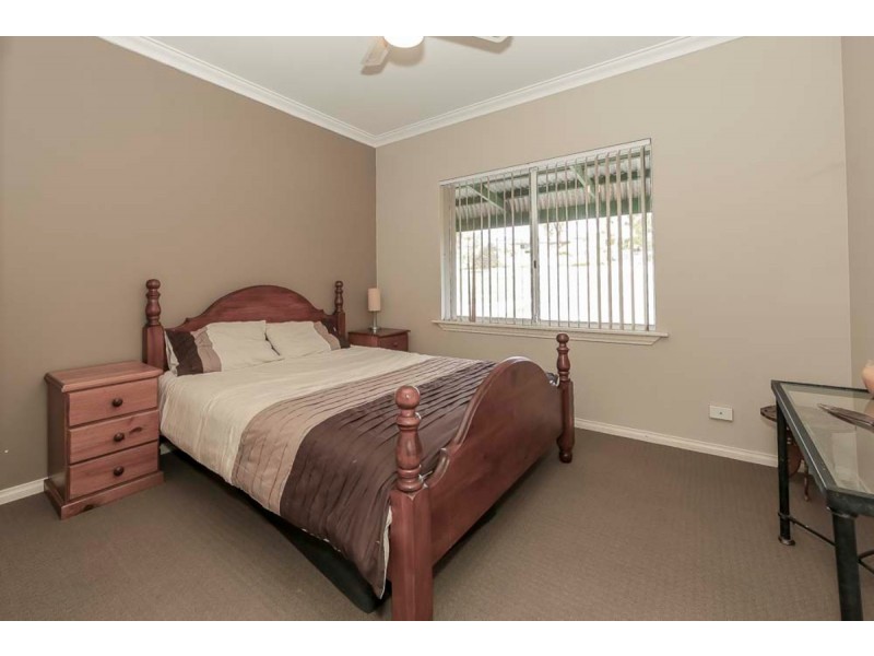 100 Colonial Circle, Gnangara WA 6077