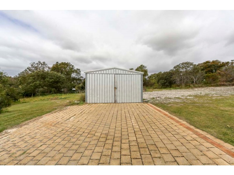 100 Colonial Circle, Gnangara WA 6077