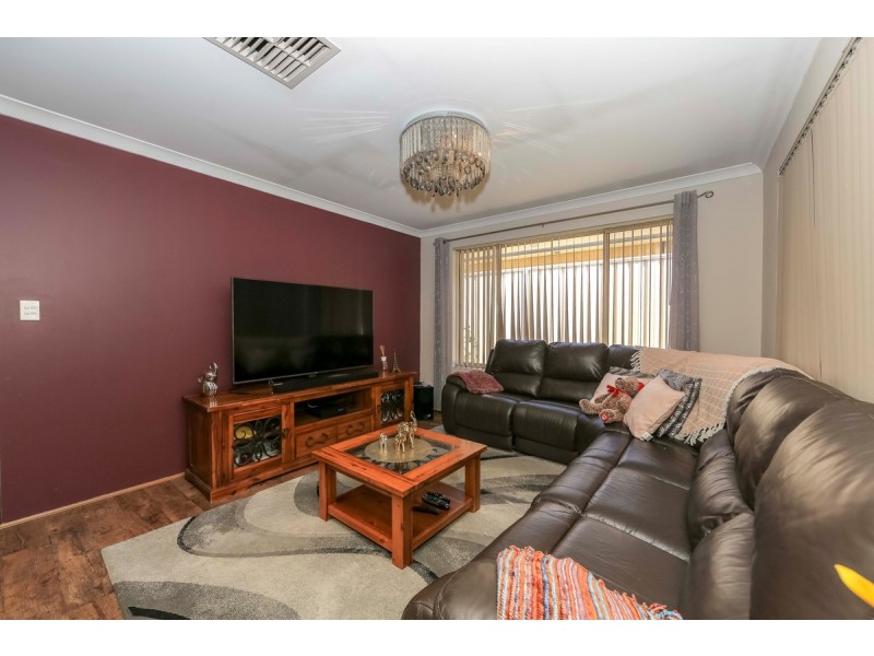 43 Hookstone Drive, Landsdale WA 6065