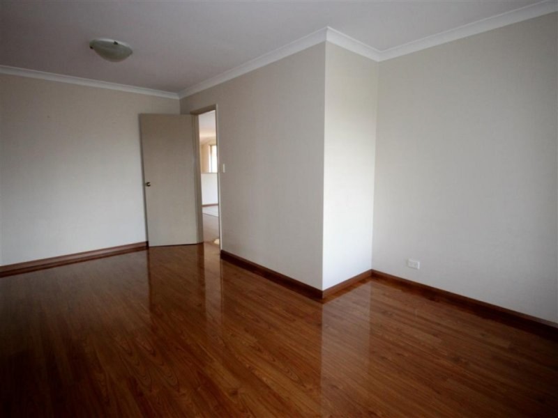 28 Tullow Gardens, Darch WA 6065