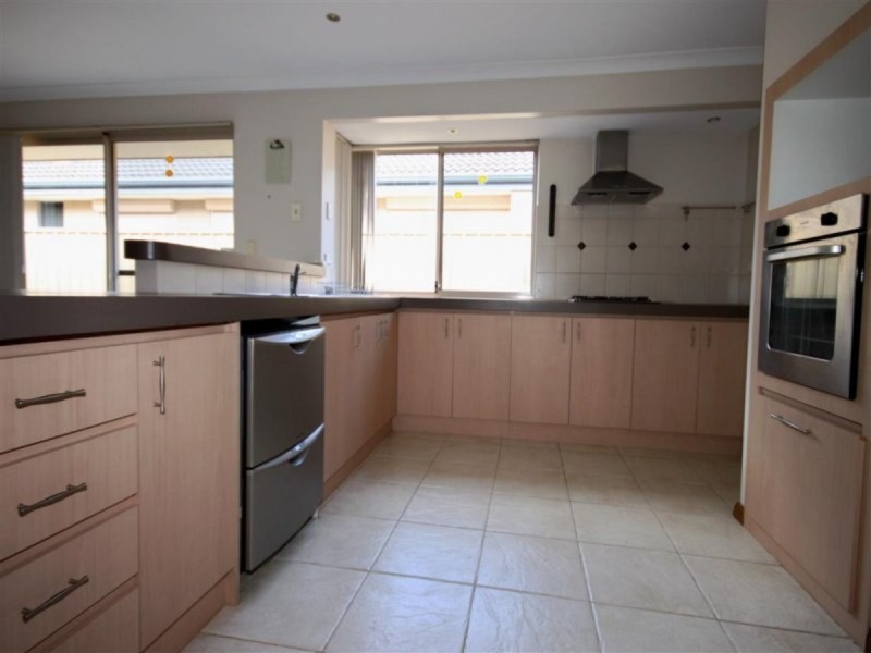 28 Tullow Gardens, Darch WA 6065