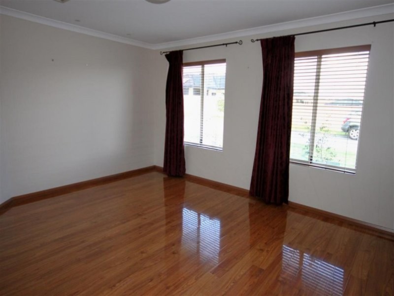 28 Tullow Gardens, Darch WA 6065