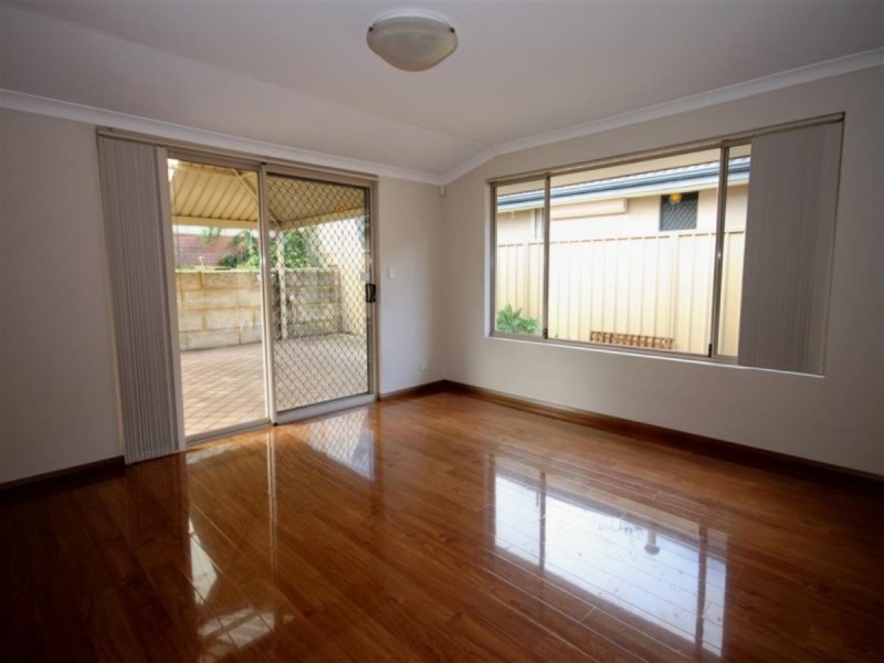 28 Tullow Gardens, Darch WA 6065