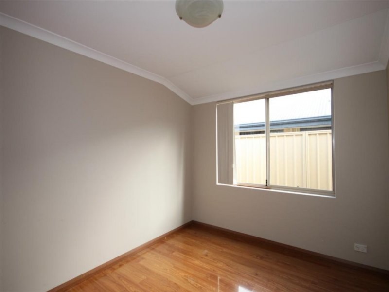 28 Tullow Gardens, Darch WA 6065