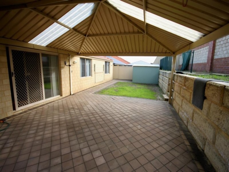 28 Tullow Gardens, Darch WA 6065
