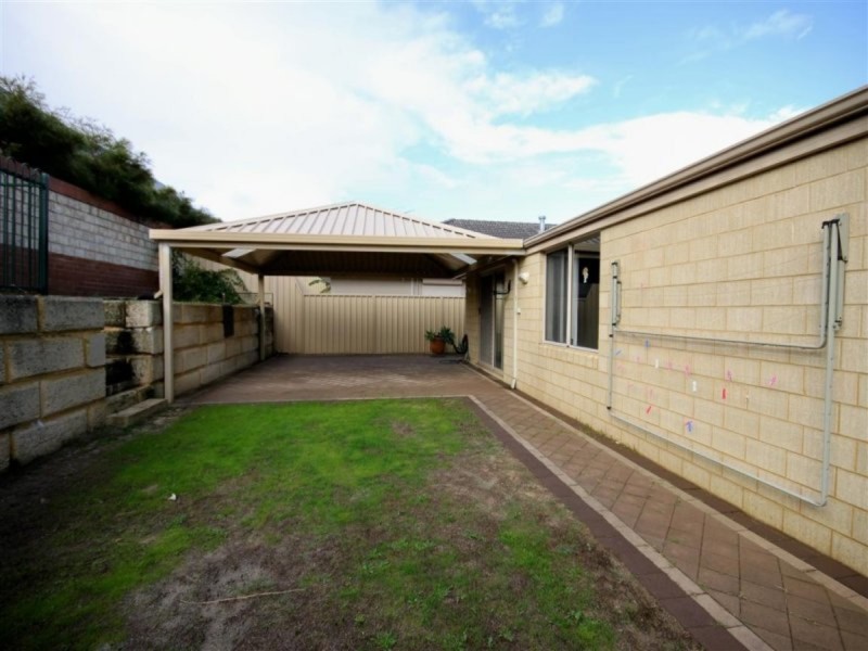 28 Tullow Gardens, Darch WA 6065