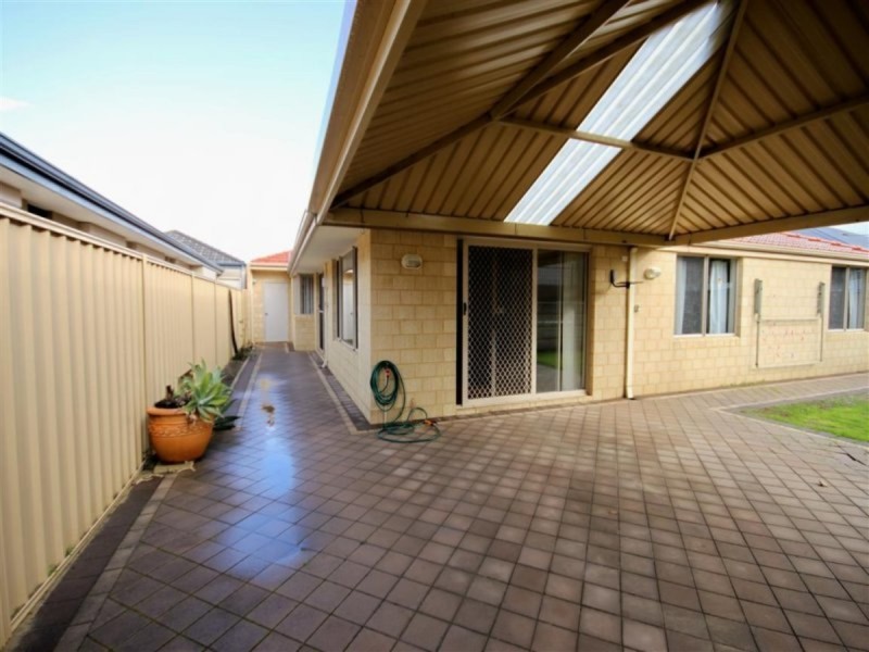 28 Tullow Gardens, Darch WA 6065