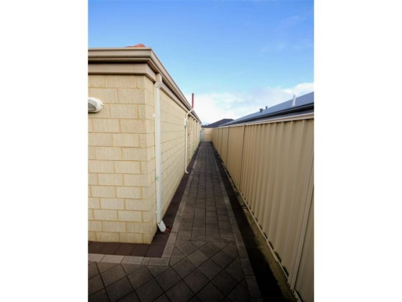 28 Tullow Gardens, Darch WA 6065